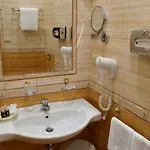 Bristol Georgy House Отель