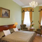 Bristol Georgy House Отель
