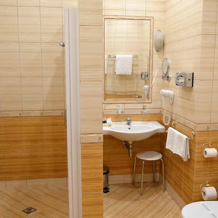 Bristol Georgy House Отель Карловы Вары