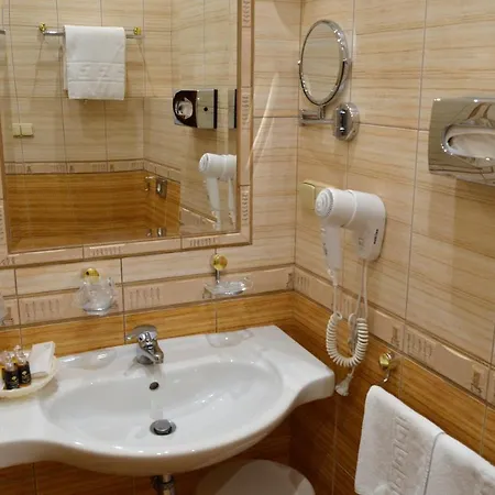 Bristol Georgy House Отель