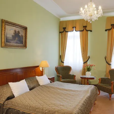Bristol Georgy House Отель