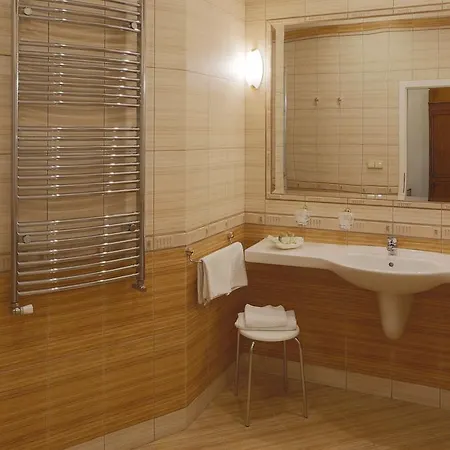 Bristol Georgy House Отель