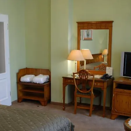 Отель Bristol Georgy House Карловы Вары
