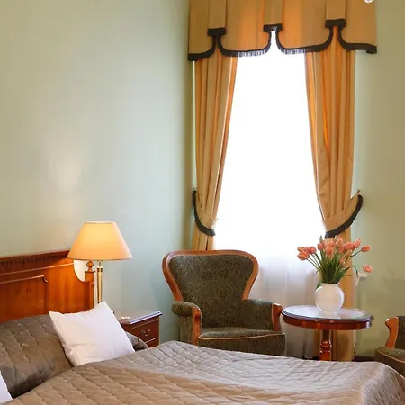 Bristol Georgy House Отель